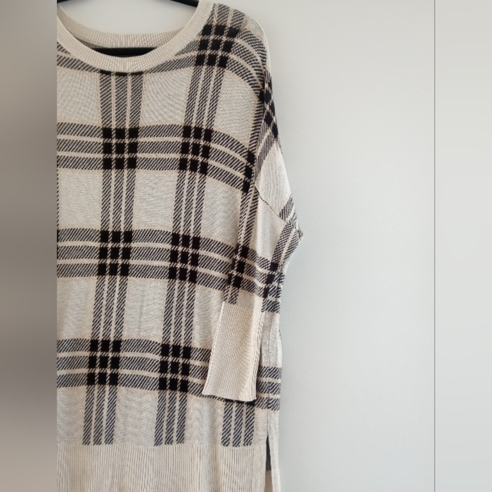 Wonderly Black & Cream Plaid Tunic Knit Sweater - Size Medium - Picture 3 of 9